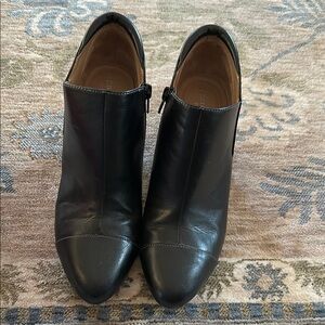 Naturalizer Black Ankle Boots with Side Zipper